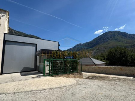 Qera, Kapanon, Tufine, Tiranë.