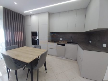 Qera, Apartament 2+1+2, Unaza e Re, Tiranë.
