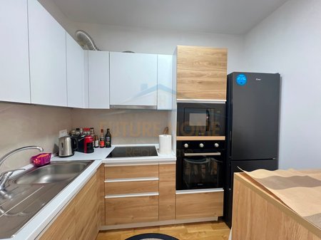 Qera, Apartament 1+1+Post Parkimi, Rruga e Barrikadave