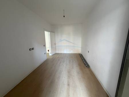 Qera, Ambient për Biznes, Kompleksi Ndregjoni, Tiranë