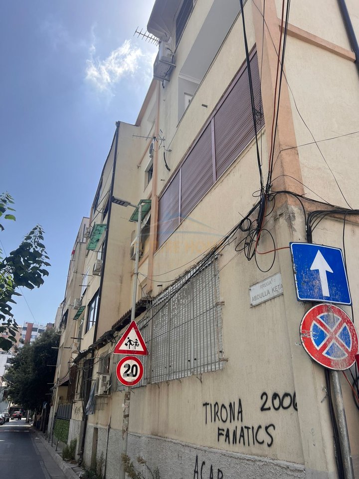 Shitet, Apartament 2+1, Qender, Tiranë