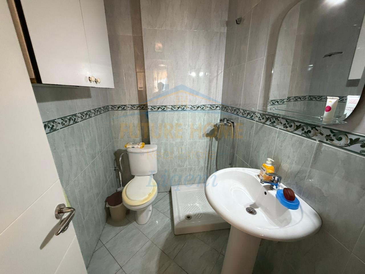 Shitet, Apartament 3+1+Verand, Selvia, Gjimnazi Partizani, Tiranë