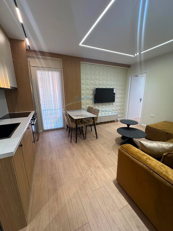 Shitet, Apartament 1+1, Misto Mame
