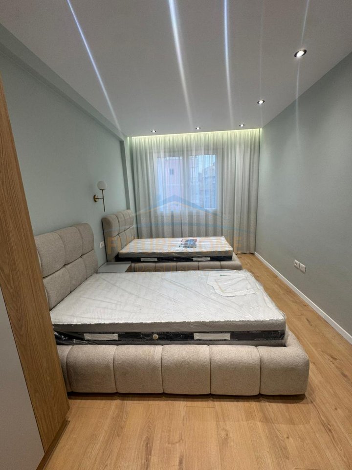 Shitet, Apartament 2+1, Misto Mame