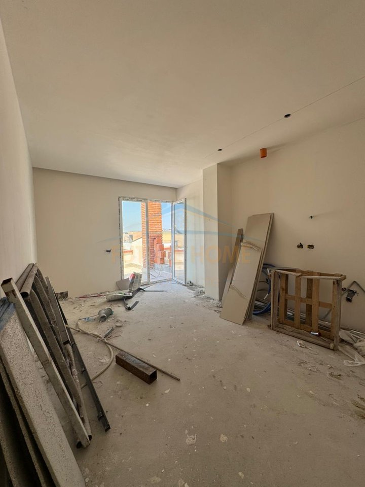 Shitet, Apartament 2+1+2, Yzberisht, Tiranë.