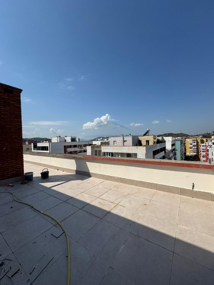 Shitet, Apartament 2+1+2, Yzberisht, Tiranë.