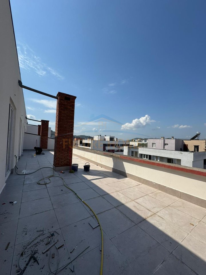 Shitet, Apartament 2+1+2, Yzberisht, Tiranë.