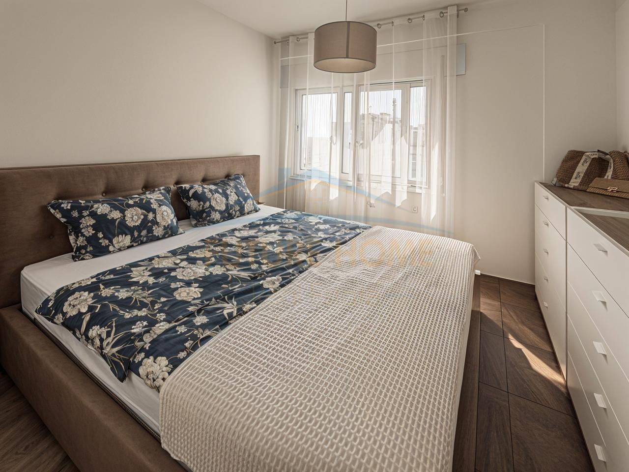 Shitet, Penthouse 3+1+2, Kompleksi Perla,Gjiri i Lalezit 
