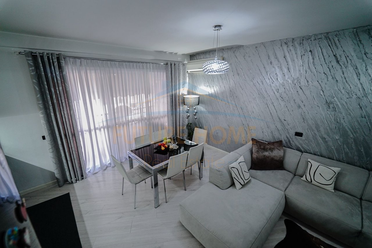 Shitet, Apartament 3+1+2, Unaza e Re, Tiranë
