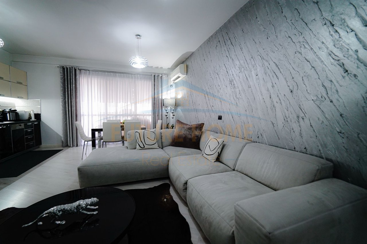 Shitet, Apartament 3+1+2, Unaza e Re, Tiranë