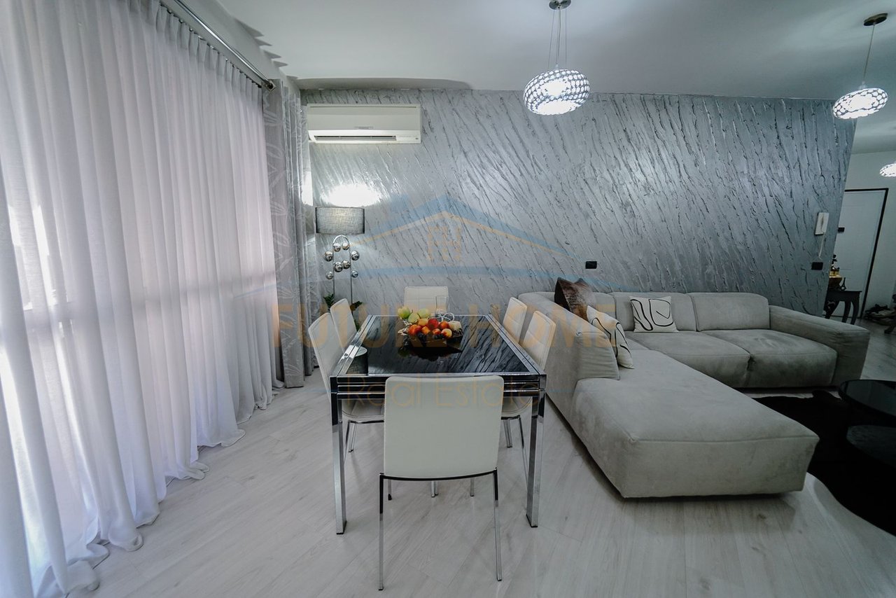 Shitet, Apartament 3+1+2, Unaza e Re, Tiranë