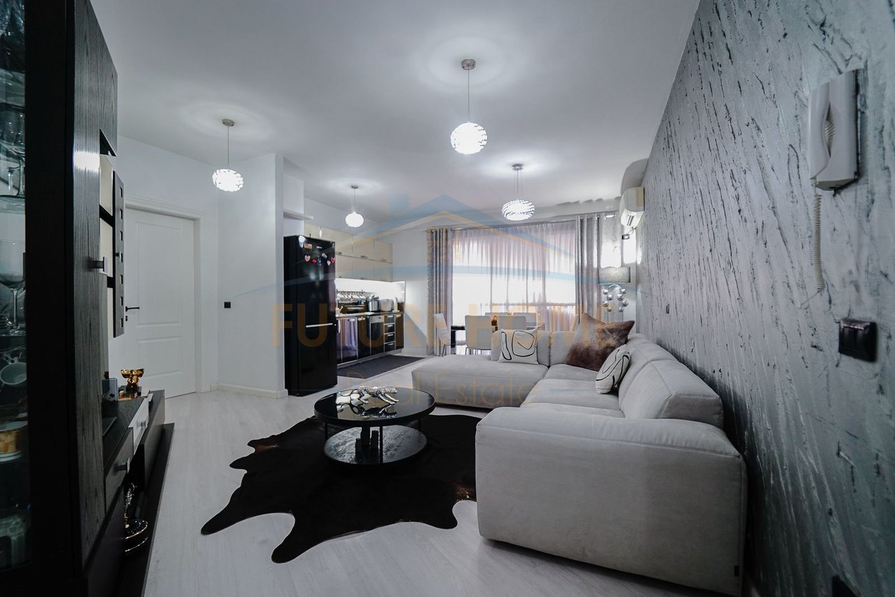 Shitet, Apartament 3+1+2, Unaza e Re, Tiranë