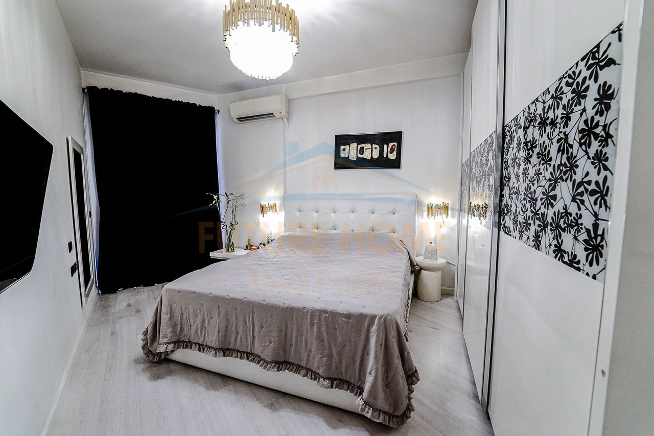 Shitet, Apartament 3+1+2, Unaza e Re, Tiranë