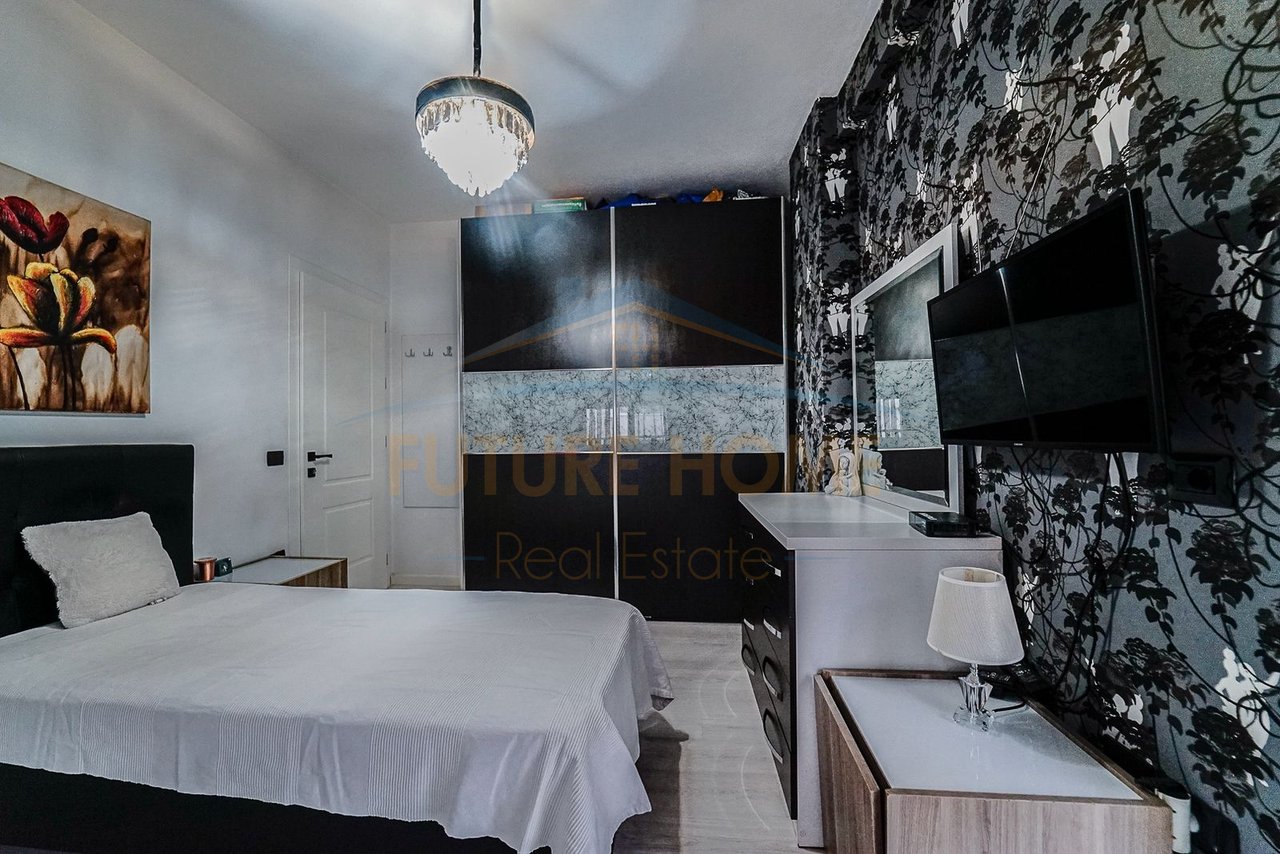 Shitet, Apartament 3+1+2, Unaza e Re, Tiranë