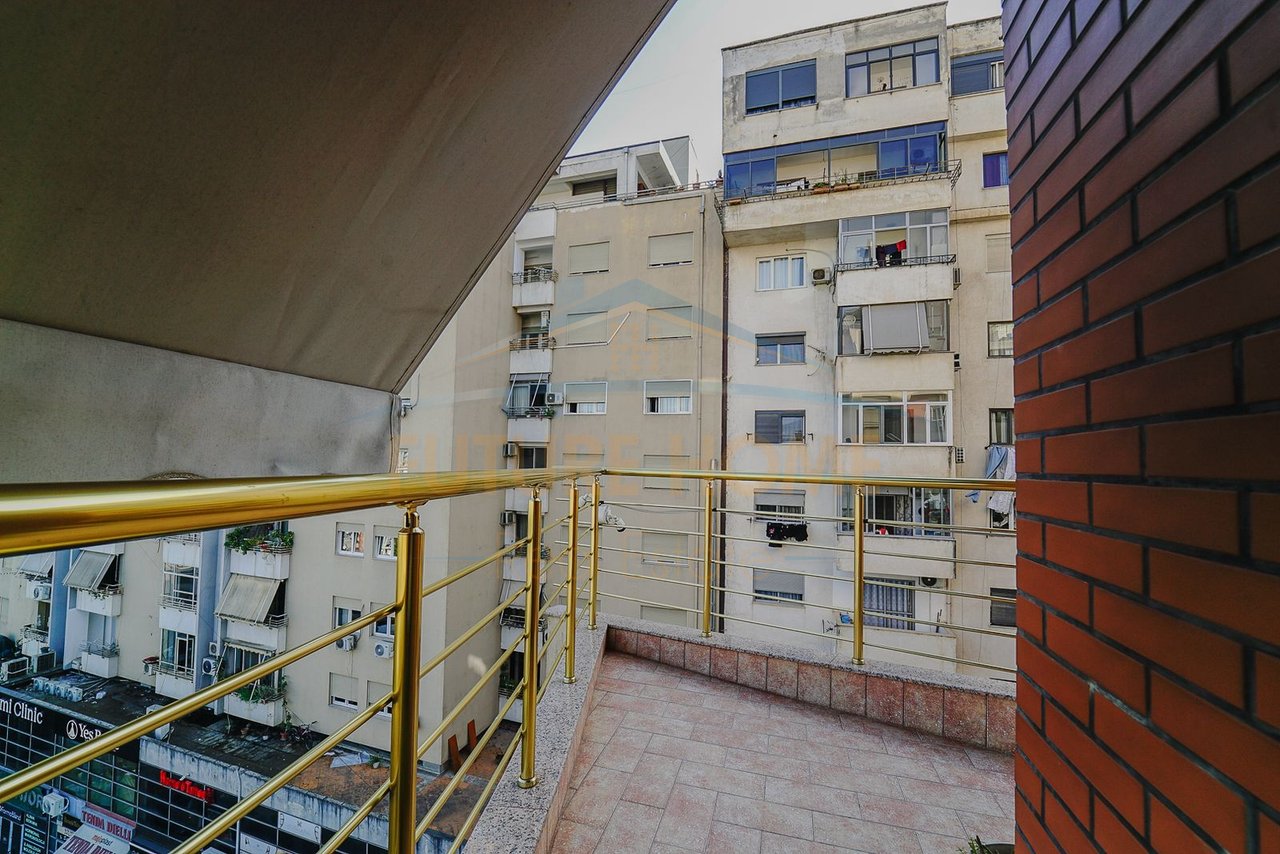 Shitet, Apartament 3+1+2, Unaza e Re, Tiranë