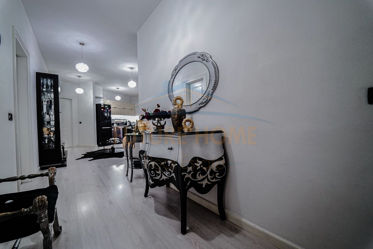 Shitet, Apartament 3+1+2, Unaza e Re, Tiranë