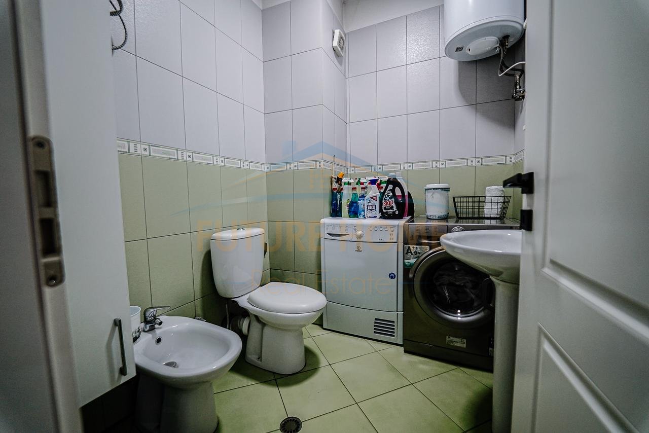 Shitet, Apartament 3+1+2, Unaza e Re, Tiranë