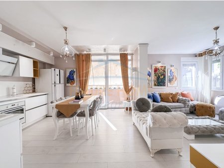 Shitet, Apartament 2+1+2, Kopshti Zoologjik, Tiranë.