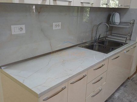 Shitet apartament1+1 , te shkolla Osman Myderizi