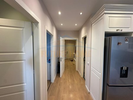 Qera,Apartament 3+1+2+ Verande, Rr. 4 Deshmoret, Tirane.