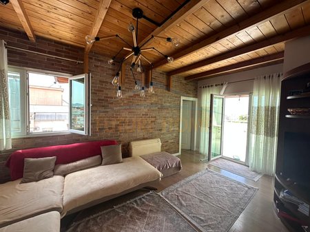 Qera,Apartament 3+1+2+ Verande, Rr. 4 Deshmoret, Tirane.