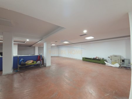 JEPET ME QIRA AMBIENT KOMERCIAL (OPEN SPACE) – RRUGA JORDAN MISJA