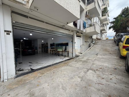 Shitet , Njesi Biznesi , Fresk , Tirane