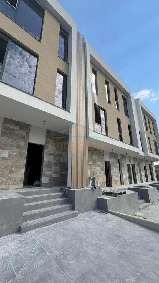 In vendita, Villa, Farkë