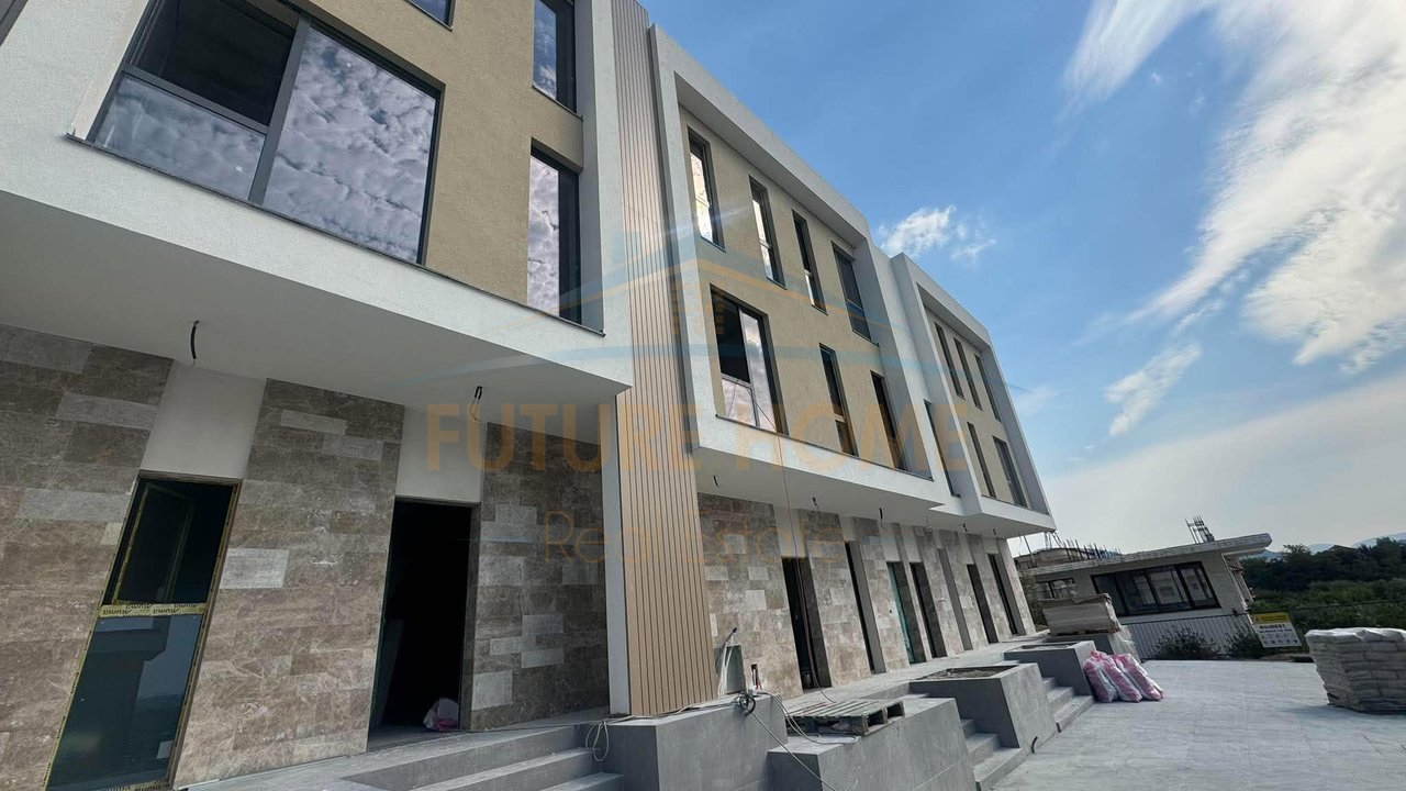 In vendita, Villa, Farkë