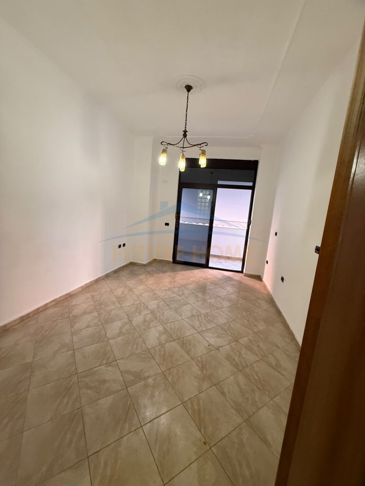 Affitto, Spazio per ufficio, presso il complesso Panorama, Tirana