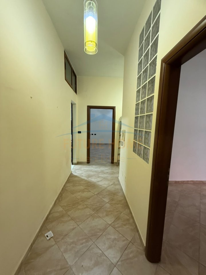 Affitto, Spazio per ufficio, presso il complesso Panorama, Tirana