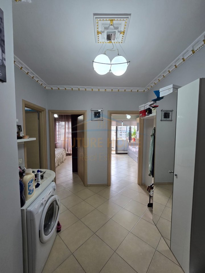 Shitet, Apartament 2+1+2, Unaza e Re.