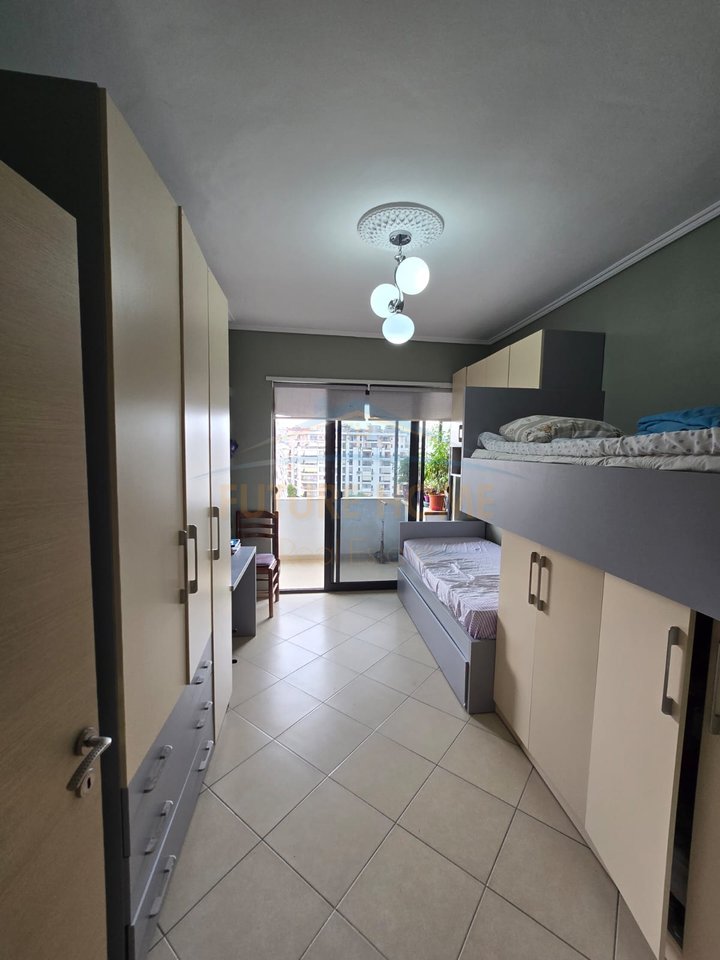 Shitet, Apartament 2+1+2, Unaza e Re.