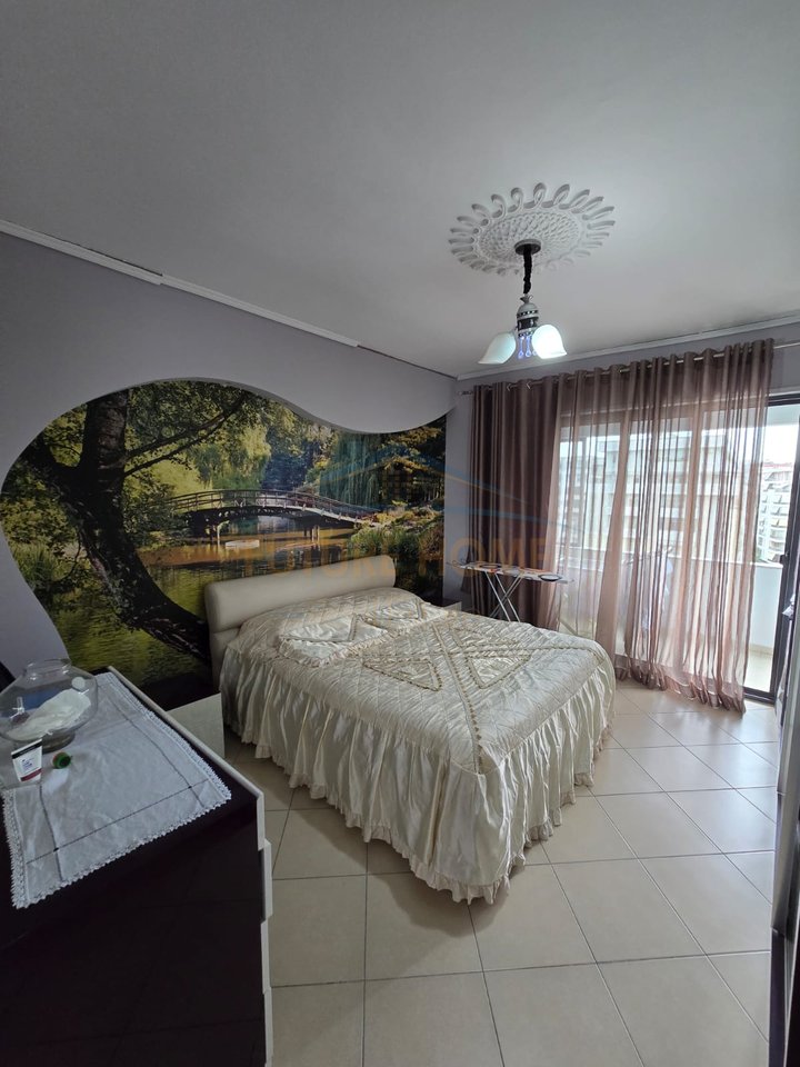 Shitet, Apartament 2+1+2, Unaza e Re.