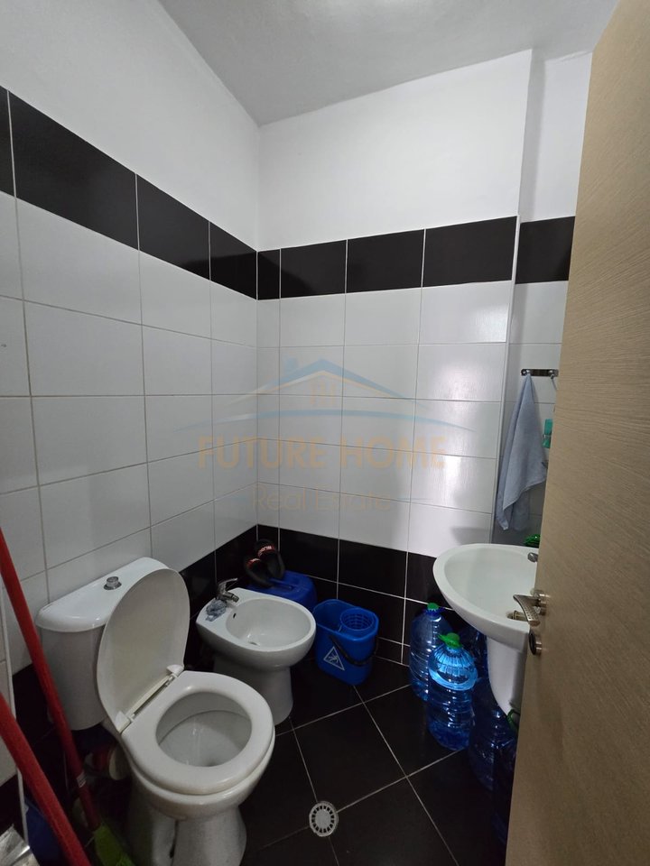 Shitet, Apartament 2+1+2, Unaza e Re.
