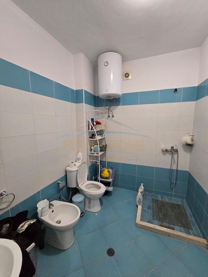 Shitet, Apartament 2+1+2, Unaza e Re.