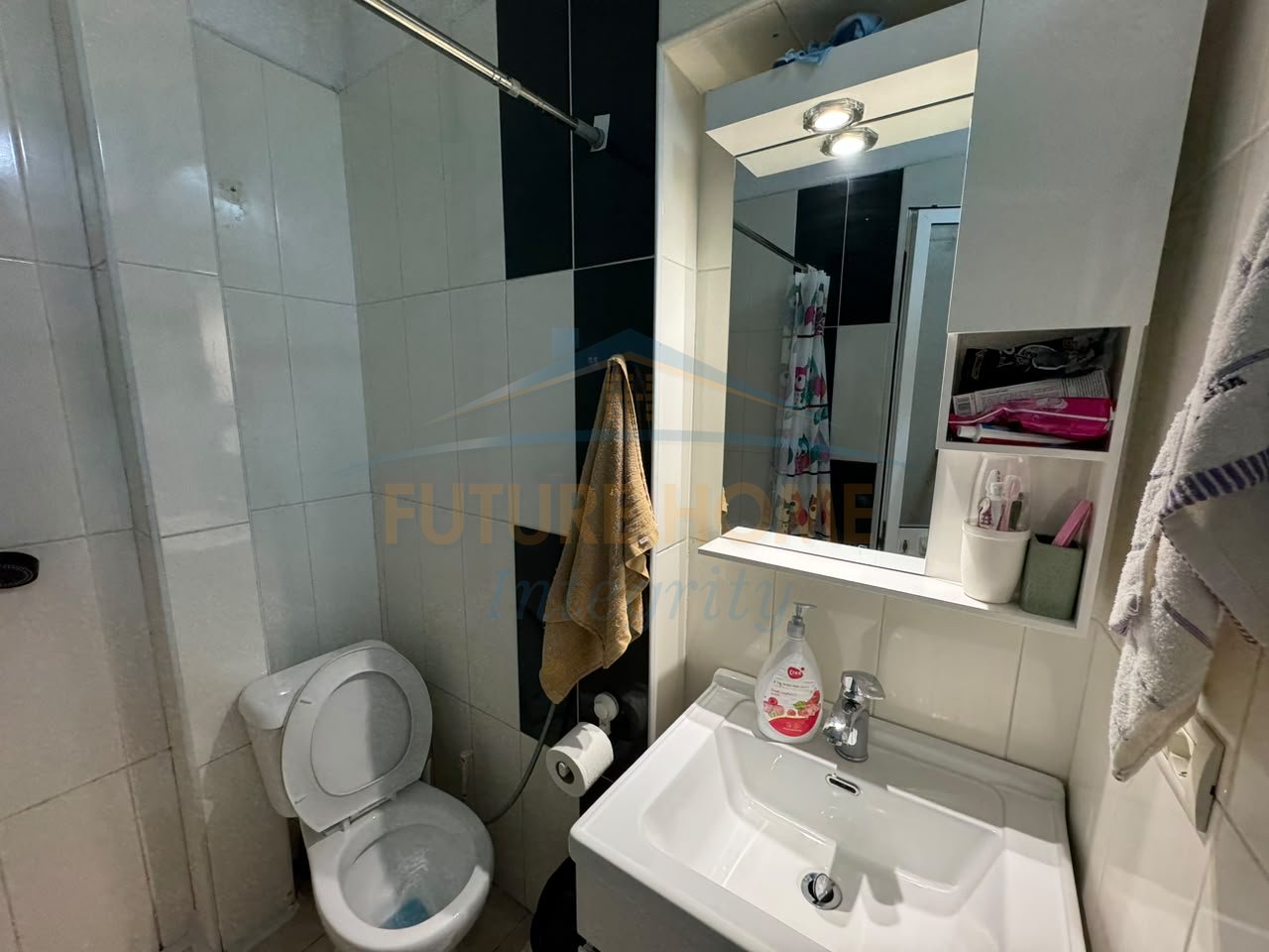 Shitet, Apartament 1+1, Bllok, Tiranë.