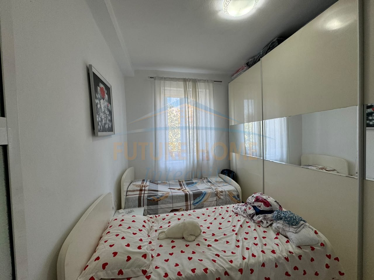 Shitet, Apartament 1+1, Bllok, Tiranë.