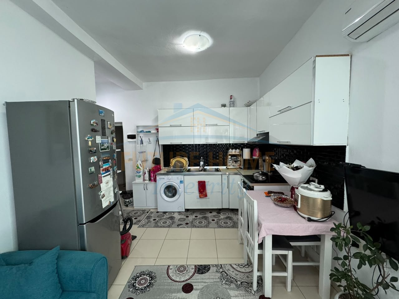 Shitet, Apartament 1+1, Bllok, Tiranë.