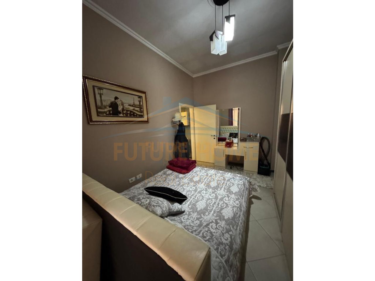 Shitet Apartament 2+1+2 , Unaza e Re , Tiranë