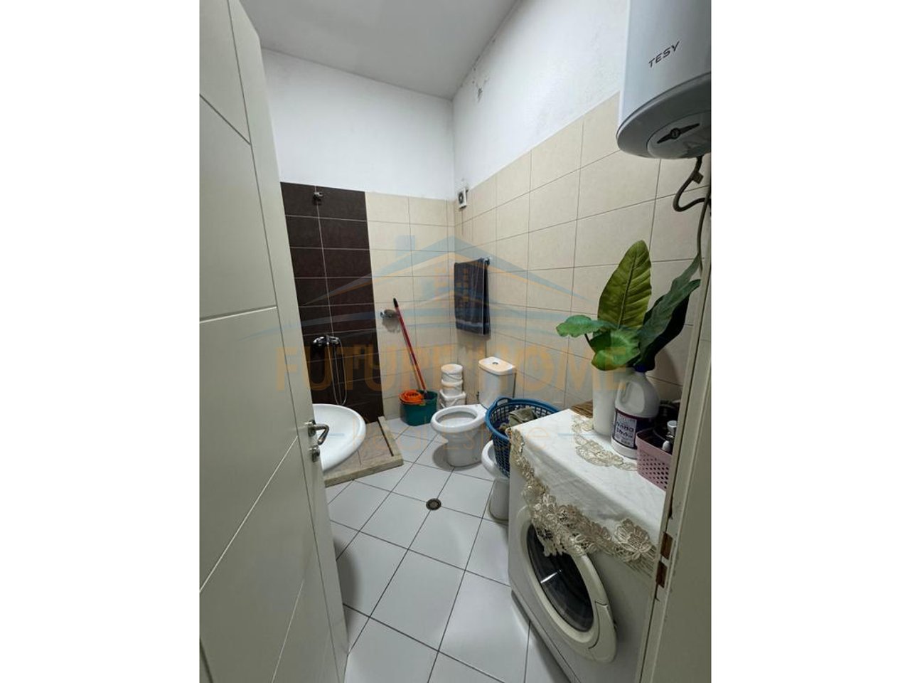 Shitet Apartament 2+1+2 , Unaza e Re , Tiranë