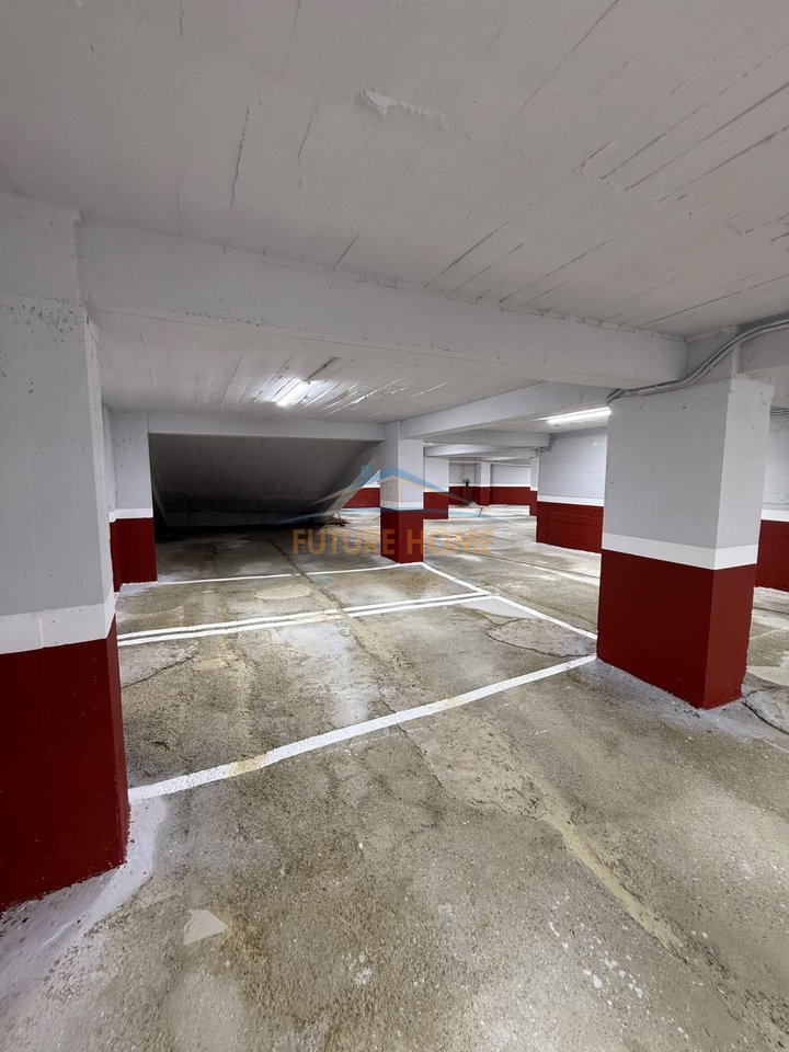 Rent, Space for Parking or Warehouse, Reshit Petrela Street, Tirana