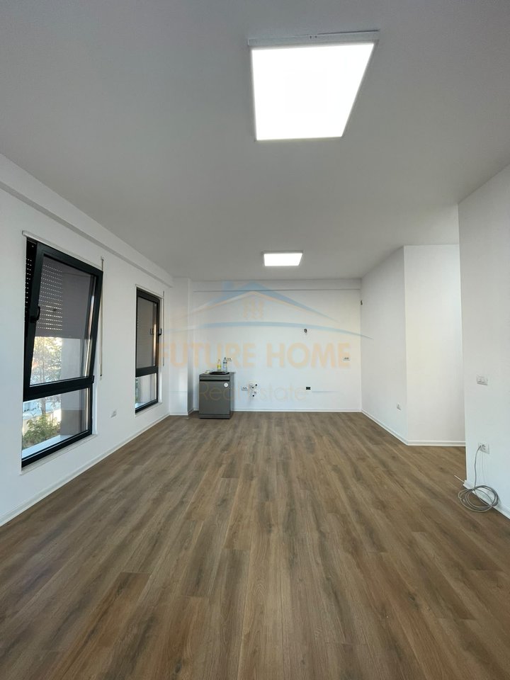 Shitet Apartament 2+1+2+Verandë, Rezidenca Green Harmony, Porcelan.