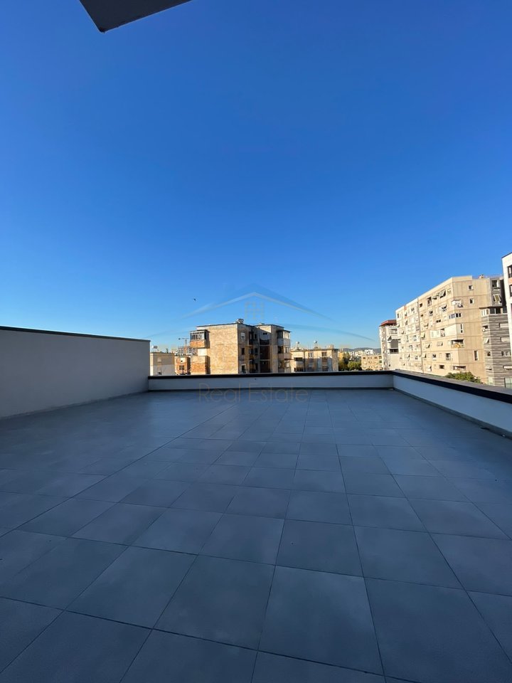 Shitet Apartament 2+1+2+Verandë, Rezidenca Green Harmony, Porcelan.