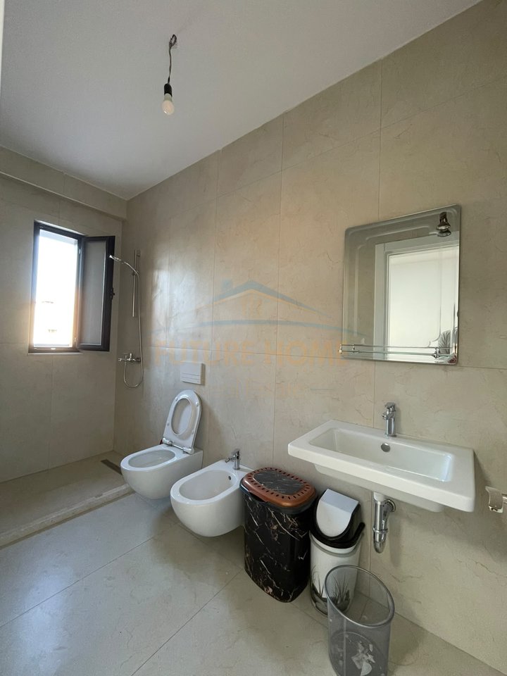 Shitet Apartament 2+1+2+Verandë, Rezidenca Green Harmony, Porcelan.