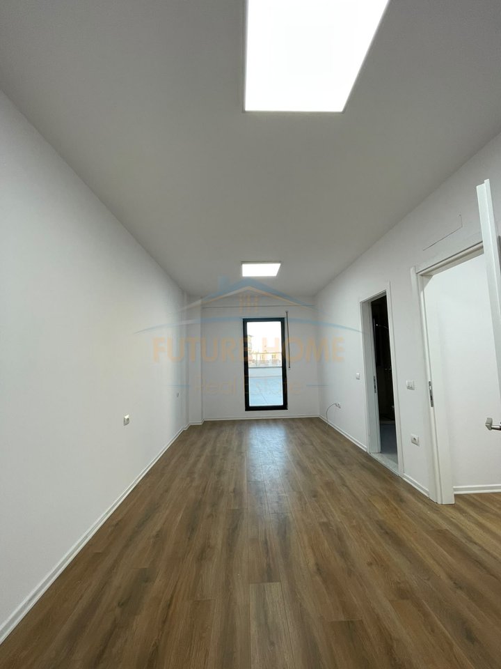 Shitet Apartament 2+1+2+Verandë, Rezidenca Green Harmony, Porcelan.