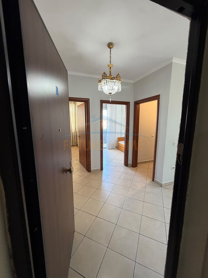 Shitet, Apartament 3+1, Rruga e Kavajës