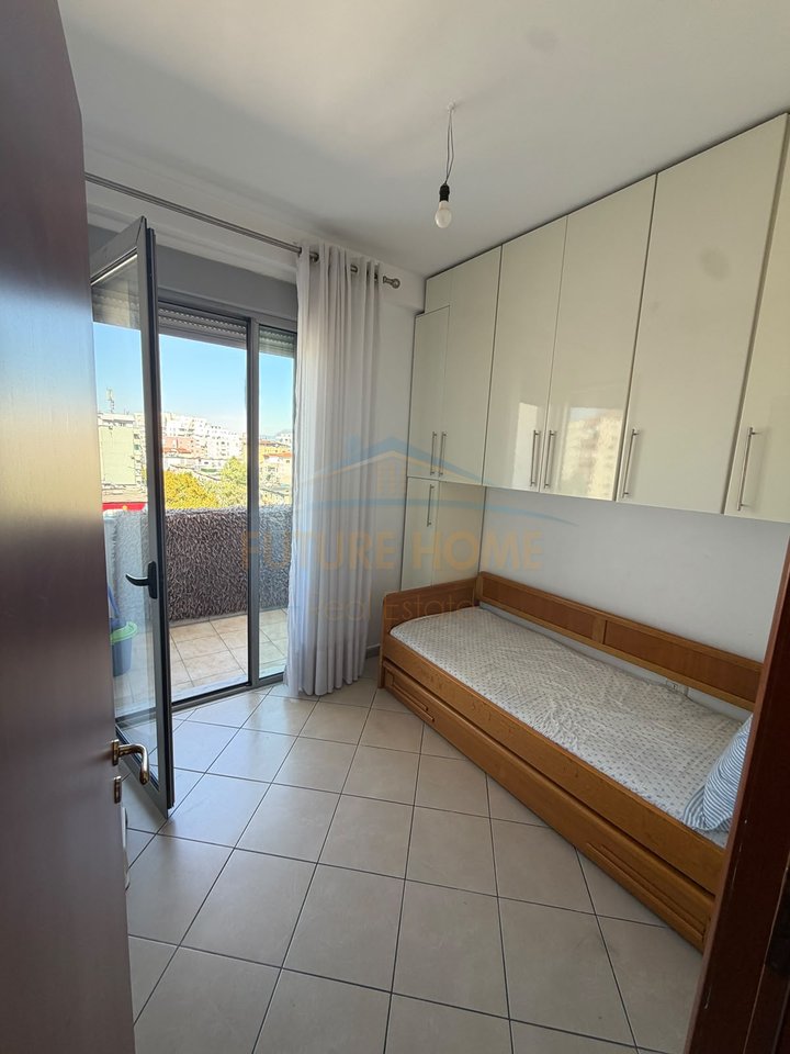 Shitet, Apartament 3+1, Rruga e Kavajës