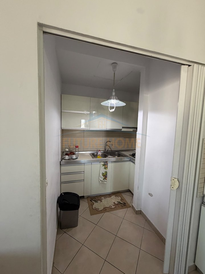 Shitet, Apartament 3+1, Rruga e Kavajës