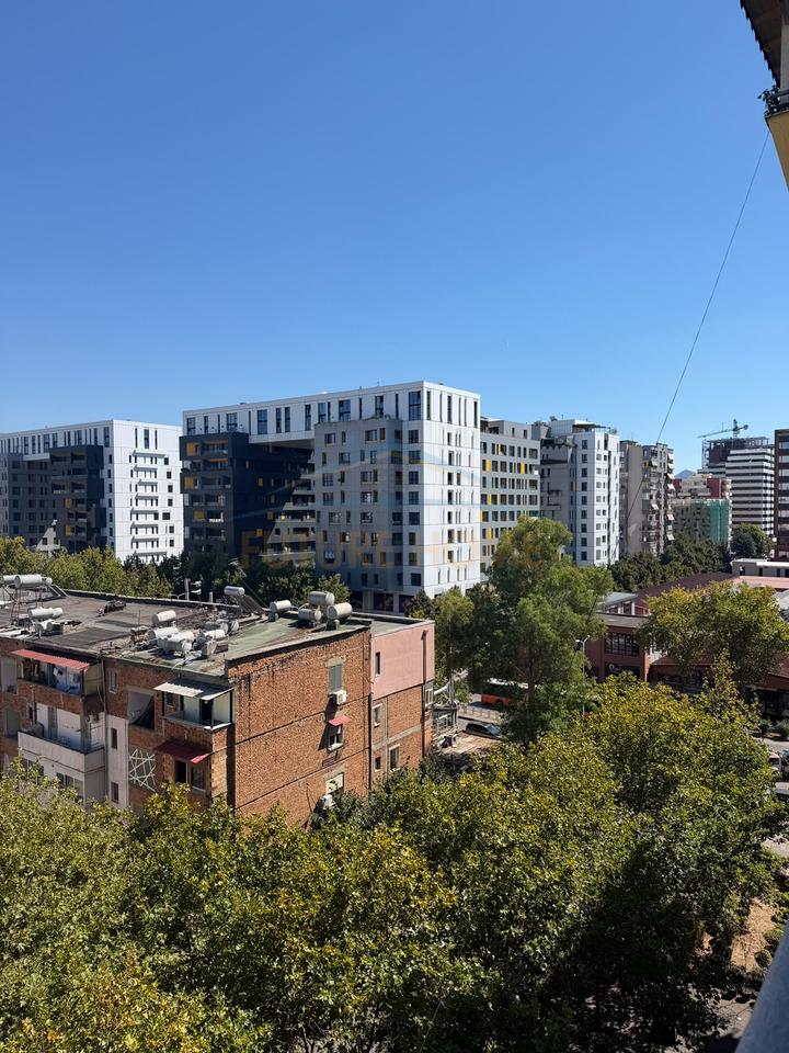 Shitet, Apartament 3+1, Rruga e Kavajës